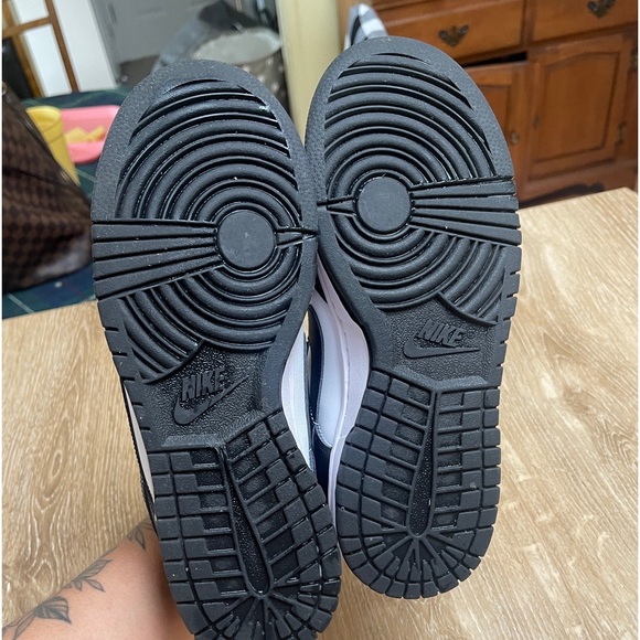 Nike Panda Dunks- Authentic Like New Size 8.5 Women’s - Picture 3 of 5